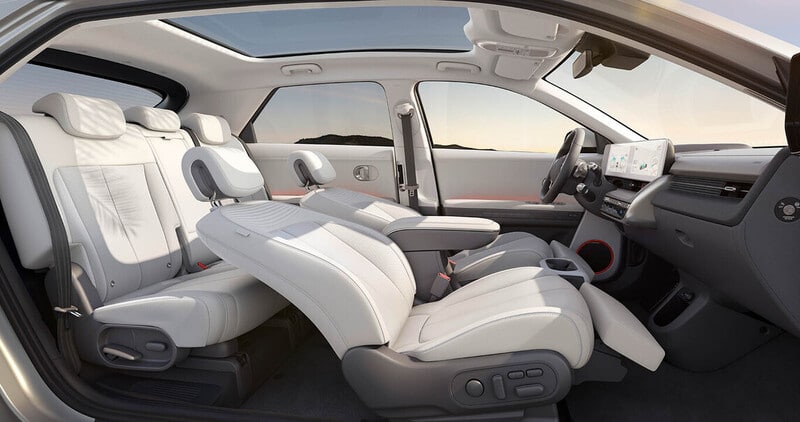 Hyundai Ioniq 5 dezvăluit cu încărcare ultra-rapidă de 800 V și autonomie de 480 km 8 Hyundai Ioniq 5 interior 1